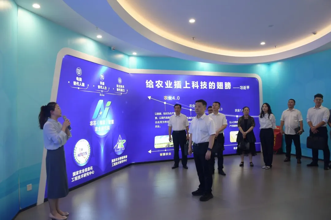 苏合集团召开青年干部座谈会